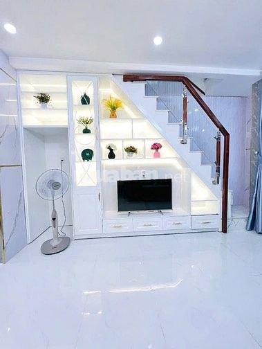 Bán nhà ngay Lê Văn Sỹ, Phú Nhuận. Giá: 2 tỷ 310tr, sổ hồng riêng