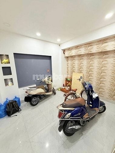 Chủ định cư cần bán gấp căn tại Nguyễn Tiểu La, P.8, Q.10 giá 1TY8