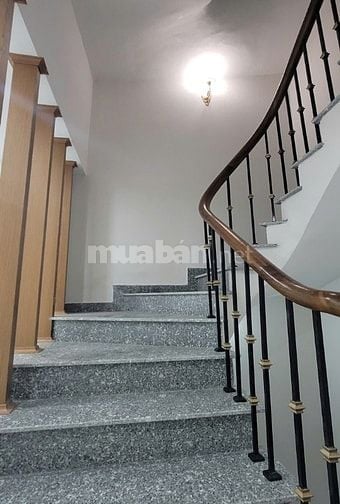 Bán nhà 5 tầng + 1 tum. Chính chủ không qua trung gian.