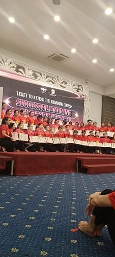 Tuyển công nhân , phụ kho đóng gói dán nhãn tên sữa.