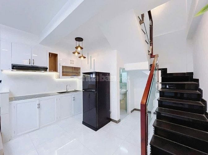 Bán nhà riêng chính chủ đường Ba Vì, Quận 10. Hẻm thông. Gần công viên