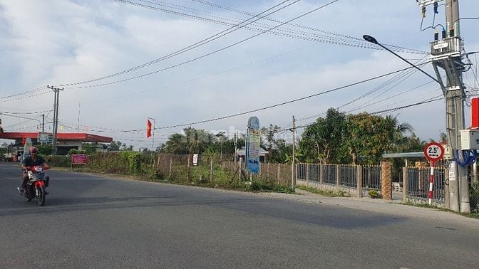 Bán đất mặt tiền đường Đồng Khởi khu hành chính huyện Chợ Lách có thổ 