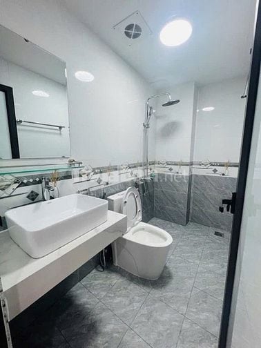 Bán nhà Xuân Đỉnh 40m, 5 tầng, oto đỗ cửa, tặng full nội thất!