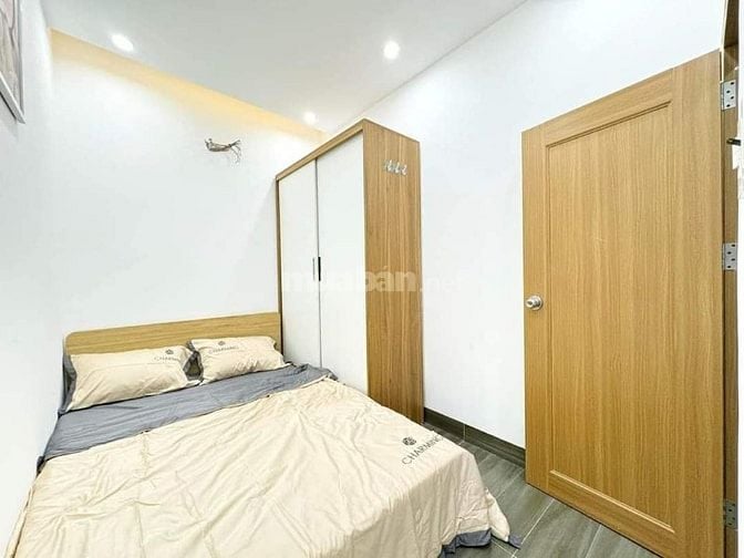 Bán nhà 2 tầng Hồ Bá Kiện phường 15 Quận 10