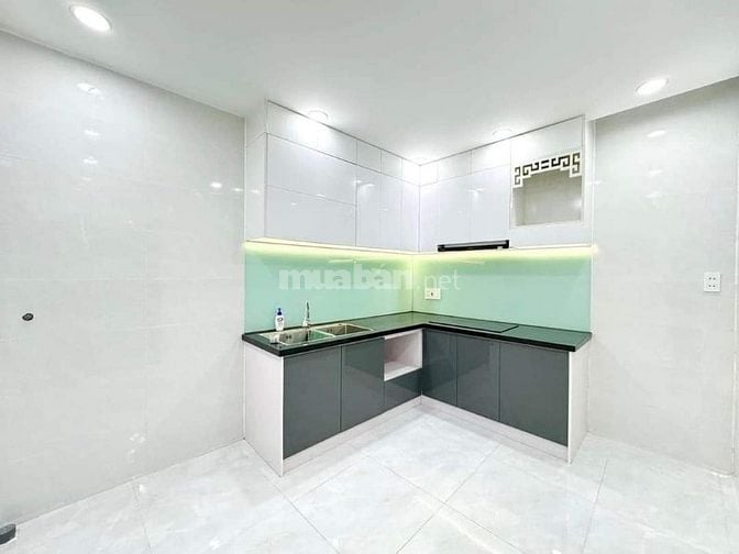 Bán nhà 2 tầng Hồ Bá Kiện phường 15 Quận 10
