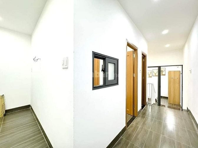Bán nhà 2 tầng Hồ Bá Kiện phường 15 Quận 10