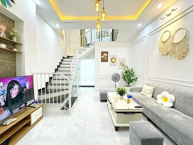 Bán nhà 2 tầng Hồ Bá Kiện phường 15 Quận 10