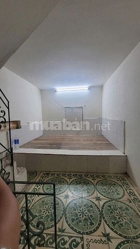 Cho thuê nhà gần chợ Ngọc Hà, 4 tầng, sử dụng 48m2, 2 phòng ngủ