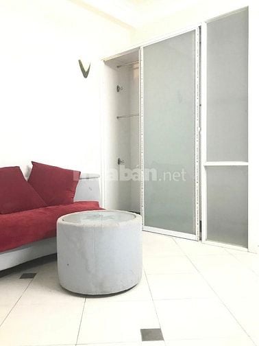 Sang hợp đồng căn hộ dịch vụ ngay cao lỗ Q8