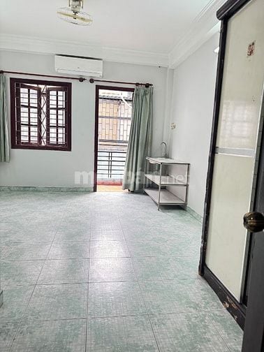 Sang hợp đồng căn hộ dịch vụ ngay cao lỗ Q8