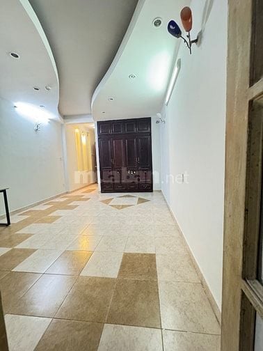 Sang hợp đồng căn hộ dịch vụ ngay cao lỗ Q8