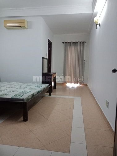 Sang hợp đồng căn hộ dịch vụ ngay cao lỗ Q8