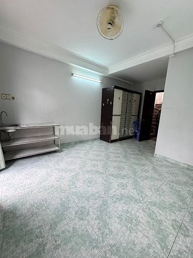 Sang hợp đồng căn hộ dịch vụ ngay cao lỗ Q8