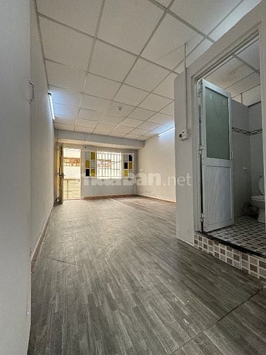 Sang hợp đồng căn hộ dịch vụ ngay cao lỗ Q8