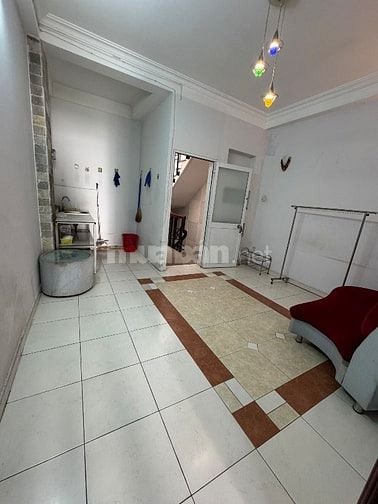 Sang hợp đồng căn hộ dịch vụ ngay cao lỗ Q8