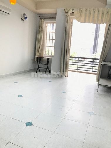 Sang hợp đồng căn hộ dịch vụ ngay cao lỗ Q8