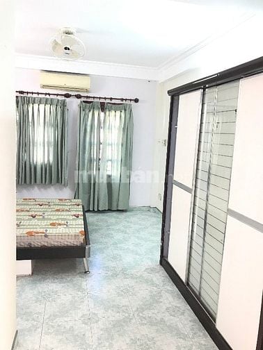 Sang hợp đồng căn hộ dịch vụ ngay cao lỗ Q8