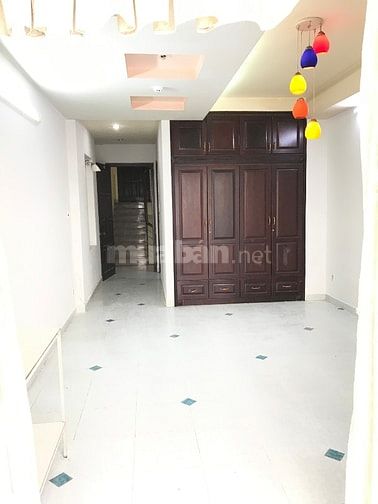Sang hợp đồng căn hộ dịch vụ ngay cao lỗ Q8