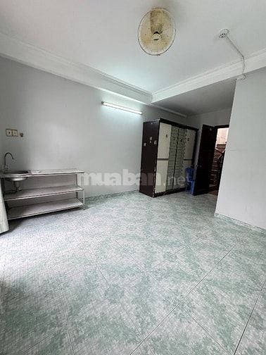 Sang hợp đồng căn hộ dịch vụ ngay cao lỗ Q8