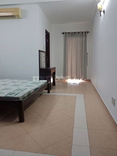 Sang hợp đồng căn hộ dịch vụ ngay cao lỗ Q8