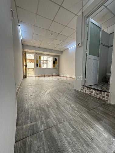 Sang hợp đồng căn hộ dịch vụ ngay cao lỗ Q8