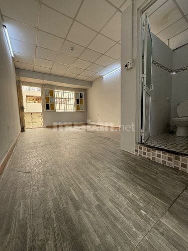 Sang hợp đồng căn hộ dịch vụ ngay cao lỗ Q8