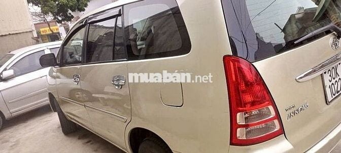 Toyota Innova 2008 - 100000 km