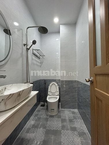 Bán gấp nhà ở đường Nguyễn Xuân Phụng, phường 2, quận 6, giá 2 tỷ 050 