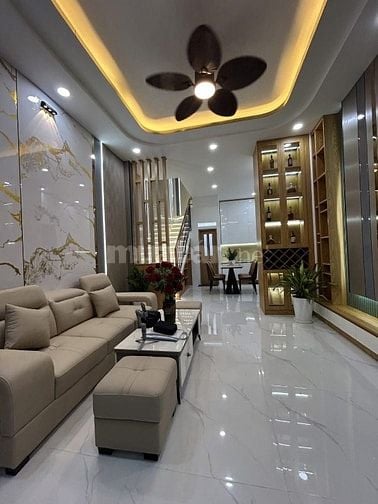 Bán gấp nhà ở đường Nguyễn Xuân Phụng, phường 2, quận 6, giá 2 tỷ 050 
