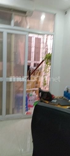 Chủ nhà cần bán nhà nhỏ, sổ đỏ chính chủ. Dt 12m2, 3 tầng