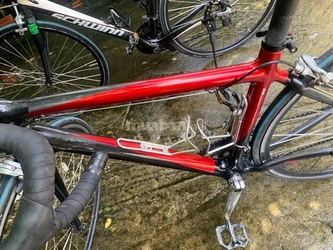 Xe đạp thể thao mới 95%, 1 chiếc màu trắng th,1 chiếc màu đỏ tay cong.