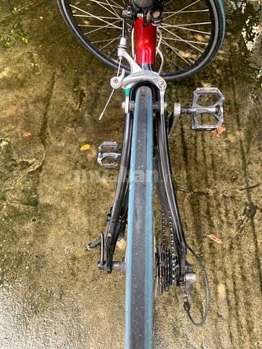 Xe đạp thể thao mới 95%, 1 chiếc màu trắng th,1 chiếc màu đỏ tay cong.