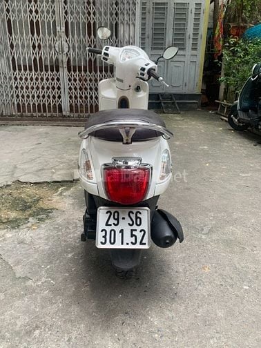 Cần bán xe Kimco đời mới Fi 125cc màu trắng, xe còn rất mới, ít đi