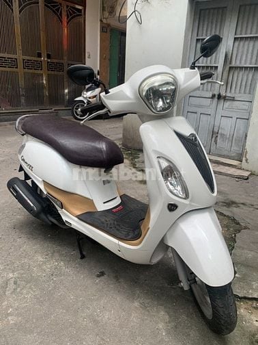 Cần bán xe Kimco đời mới Fi 125cc màu trắng, xe còn rất mới, ít đi