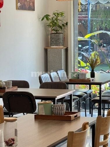 SANG NHƯỢNG NHÀ HÀNG CHAY DIỆN TÍCH 66M2