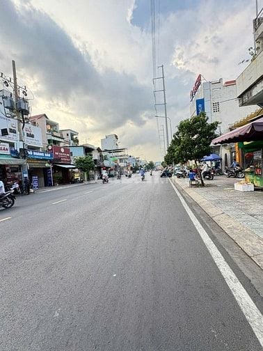 Bán nhà MT Lạc Long Quân P.10, Quận 11