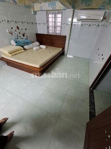 Bán nhà - 7 phòng wc riêng - hẻm xe hơi 6m thông - Ngay chợ Lạc Quang 