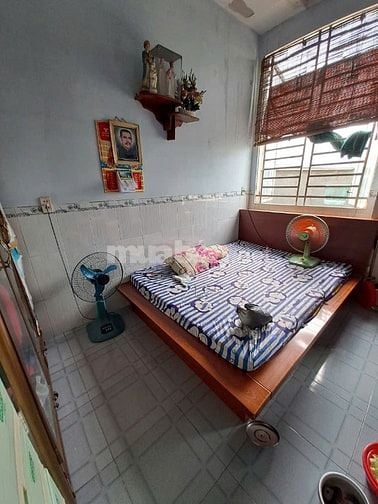 Bán nhà - 7 phòng wc riêng - hẻm xe hơi 6m thông - Ngay chợ Lạc Quang 