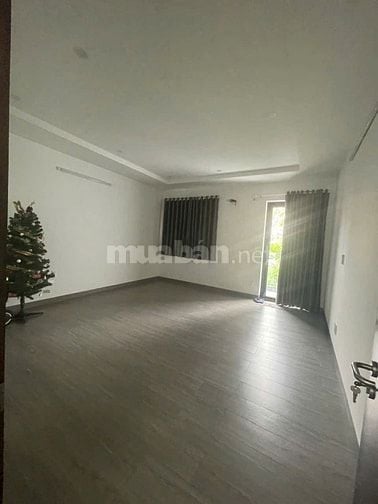 Bán nhà 5x20 1 trệt 2 lầu 4 phòng ngủ 3 tolet full nội thất