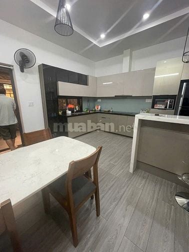 Bán nhà 5x20 1 trệt 2 lầu 4 phòng ngủ 3 tolet full nội thất