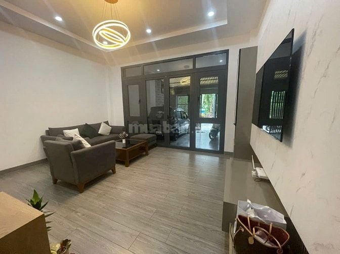 Bán nhà 5x20 1 trệt 2 lầu 4 phòng ngủ 3 tolet full nội thất