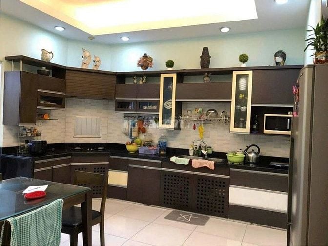 NC 2 MT Kinh Doanh Phan Văn Hân P.17 Bình Thạnh ngang 10x10m Trệt 2L