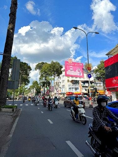 BÁN NHÀ MẶT TIỀN : 241 ĐƯỜNG 3/2 - P. 10 - Q. 10 - TPHCM