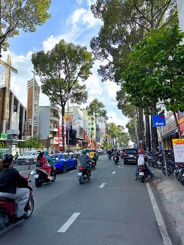 BÁN NHÀ MẶT TIỀN : 241 ĐƯỜNG 3/2 - P. 10 - Q. 10 - TPHCM
