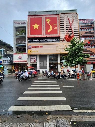 Cho Thuê Nhà Mặt Tiền 200 Nguyễn Tri Phương P.4, Quận 10 (~3.500m Sàn)