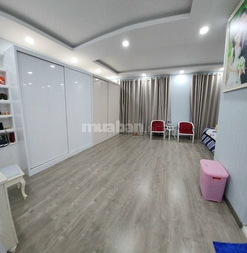 Bán nhà 7 x18 ,1 hầm 3 lầu khu dân cư ven sông 23,9 tỷ