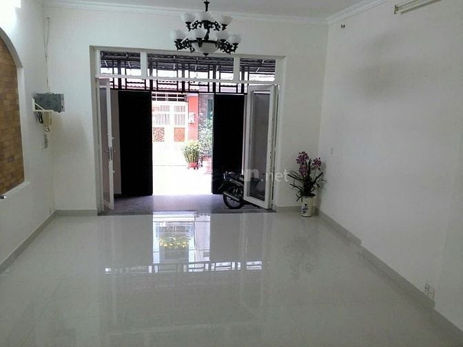 Cho thuê nhà HXH Võ Oanh nhà đang sơn sửa mới