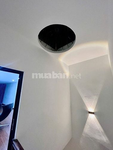Bán nhà DT 40m2, 4 tầng phố Hoàng Hoa Thám, gần trường chợ, kinh doanh