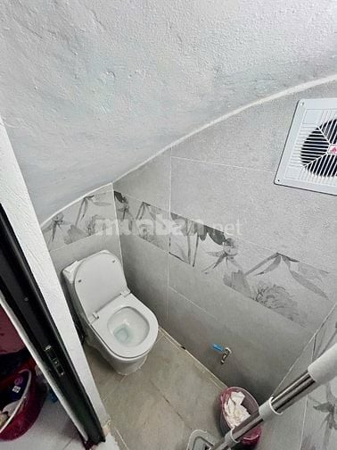 Bán nhà DT 40m2, 4 tầng phố Hoàng Hoa Thám, gần trường chợ, kinh doanh
