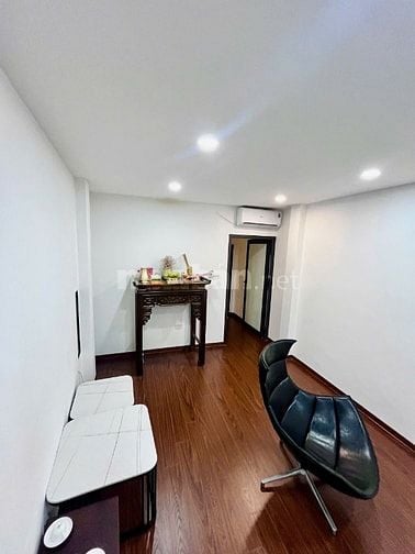 Bán nhà DT 40m2, 4 tầng phố Hoàng Hoa Thám, gần trường chợ, kinh doanh